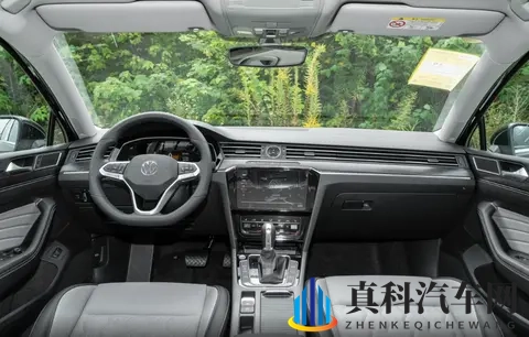 这次又有啥亮点，迈腾推出纪念版新车，共有三款配置可选-2