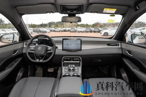 688万的吉利银河星耀6，遇上698万的秦PLUS DM，你怎么选？-1