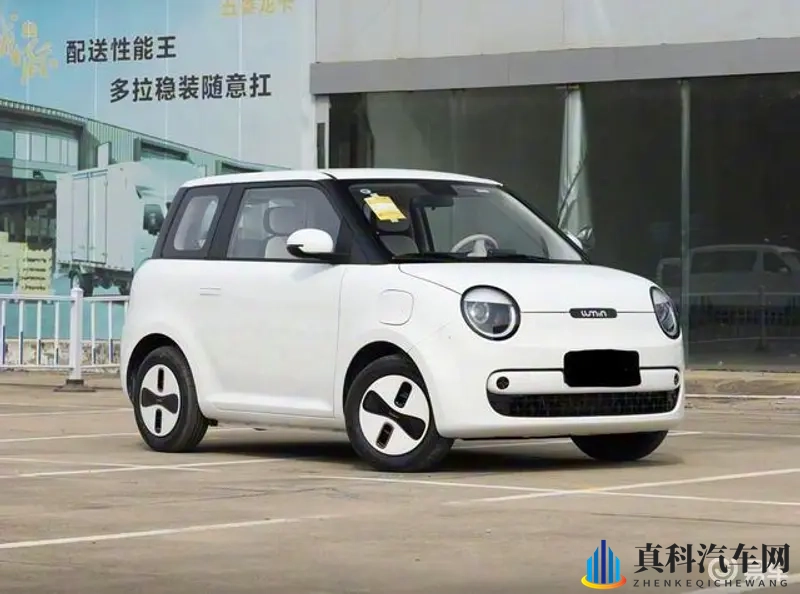 白丝袜精华液抹在脚上:汽车保养新潮流,轮胎护理神器惊艳亮相-1