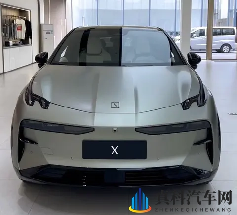 秋霞2019年新款：2019秋装新品上市，尽享时尚风采-2