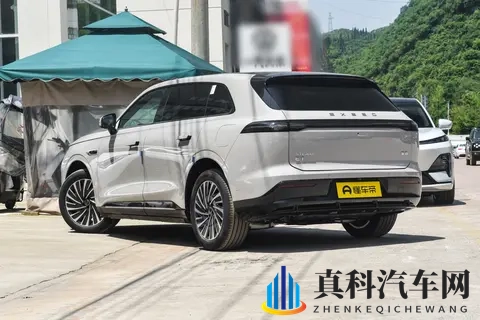 试驾2025款星纪元ET增程Max四驱:豪华实用大五座,全方位深体验-1