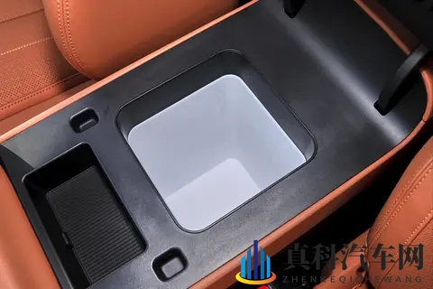 家有萌娃+长途刚需？方程豹钛7用1000L空间+1300km续航给出答案-1