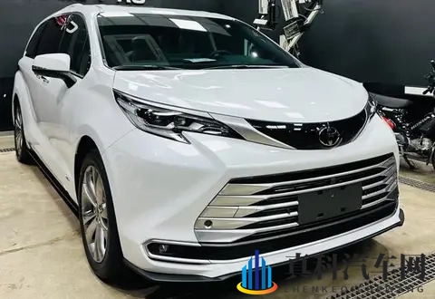 女高中体罚室脱裤子打屁股：女生高中在体罚室遭受脱衣打屁股处罚-2