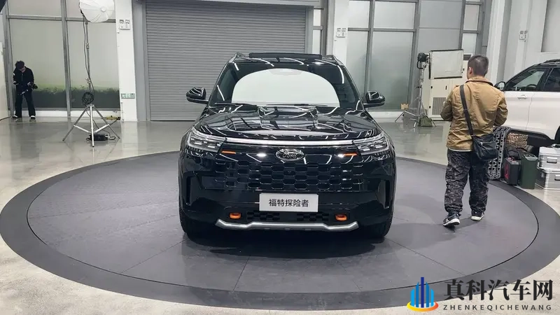 全新亮相的福特探险者昆仑穿越版，值得考虑吗？-1