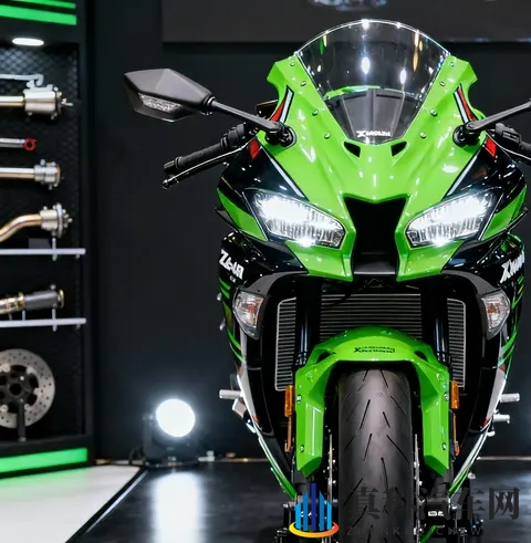 川崎ZX-4RR价探598万 四缸战神放下身段 国产中排仿赛迎最硬考验-3