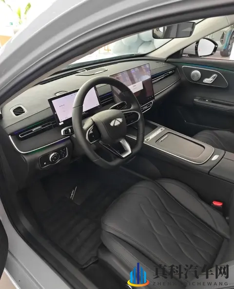 家用新能源轿车二选一：风云A8L对比秦L舒适节能多维度，谁更适合-3