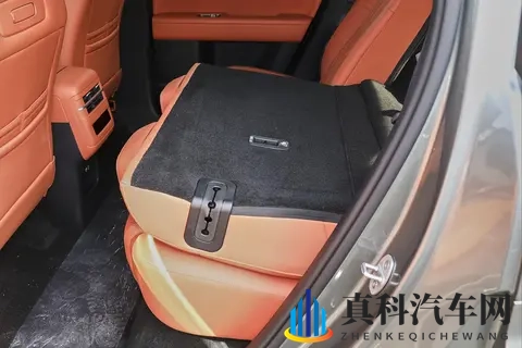 方程豹钛7:外酷内舒,科技大空间SUV的舒适之道,买得钛对了-2