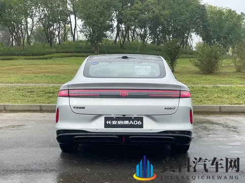 “超配”+“超值” 长安启源A06上市，售1099万起-2