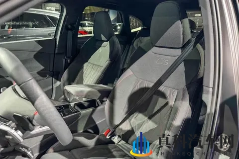 奥迪Q3 Sportback迎来插混版，配20T还支持纯电驱，有啥不同？-3