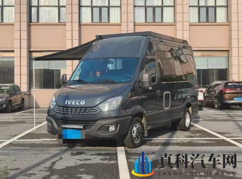 不是豪华,是自在——一辆露营车里的生活哲学-3