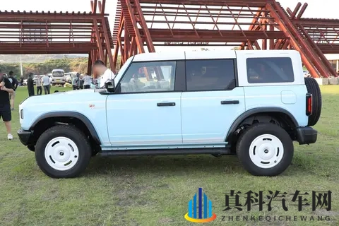 福特智趣烈马:高通骁龙8255芯片加持,156英寸Mini-LED屏-1