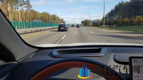 外媒试驾深蓝S05：为何这款中国电动车在白俄罗斯被疯抢？-2