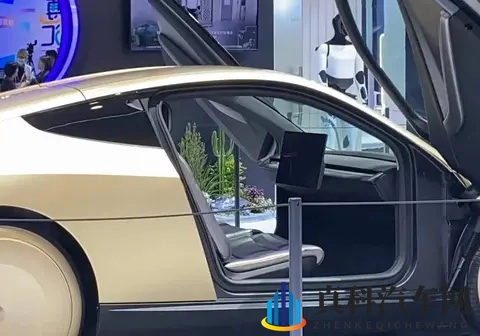 2025进博会：特斯拉Cybercab无人驾驶出租车亚太首发亮相-1