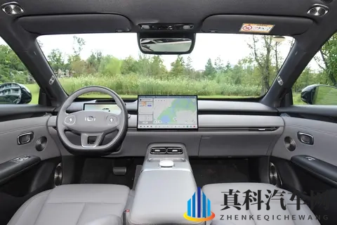 长安启源A06：800V平台+6C闪充，纯电续航630km，这车够卷吗？-3