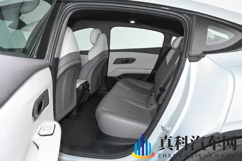 26款深蓝L06,轴距2米9,续航670公里,城区高速导航辅助驾驶-1