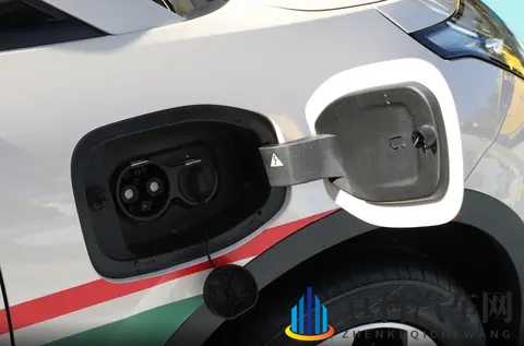 成av人：汽车设计新风向：引领潮流的成人化趋势-1