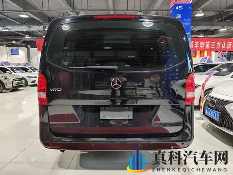 阿娇陶醉表情图：汽车娱乐跨界，时尚潮流新体验-2