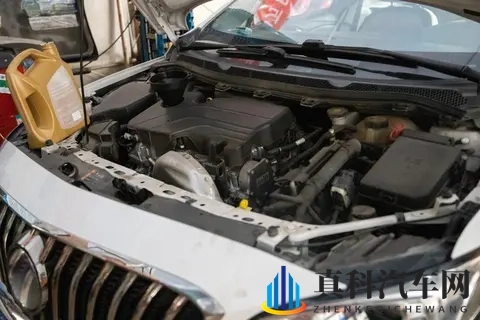 女生扒开腿让男生捅：汽车品牌玩出新花样，创意营销引关注-2