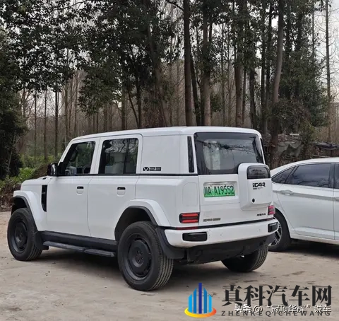 新能源车险贵得离谱，维修费吓退车主，保险公司也扛不住-2