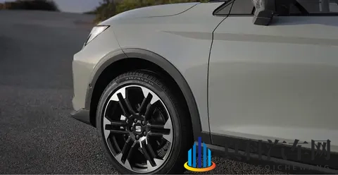 这款配备涡轮增压发动机、比 Yaris Cross 便宜的 SUV，堪称颠覆之作-1