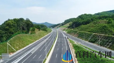 高速公路免费时代真的来了？收费杆抬起背后的利益博弈-2