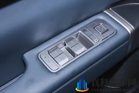 方程豹钛7：1300km超长续航+1880L魔术空间，解决带娃出行难题！-3