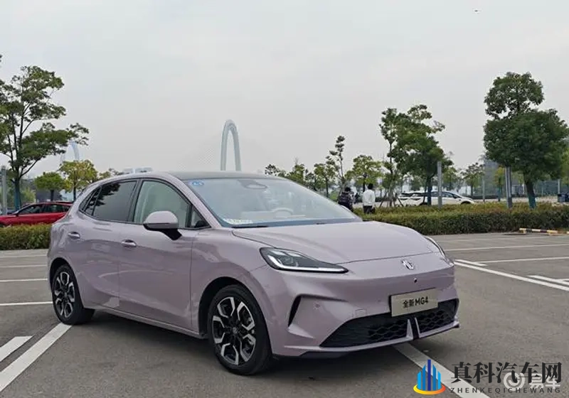 匝道自己开，泊车不用手！试驾全新MG4 530 智趣版-1