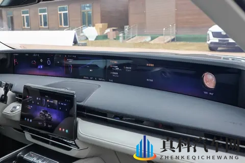 家用商务越野三不误 场地试驾2026款林肯航海家-1