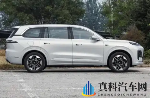 深蓝S09六座SUV体验:家庭出行更舒适?空间与智能表现给出答案-2