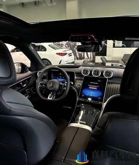 2026款AMG C43 4MATIC上市:价格下探与配置调整背后的性能逻辑-3