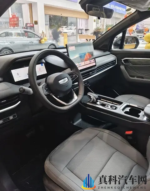 新款吉利豪越L到店，换装新前脸，新增15T动力，提供5_6_7座可选-1