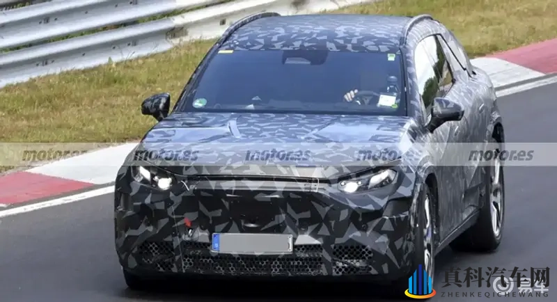 AMG首款完全独立研发新车谍照曝光-1