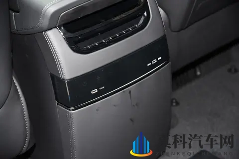 11月入手极氪009立省5万！这款纯电MPV如何从商务车变身家用新宠-1