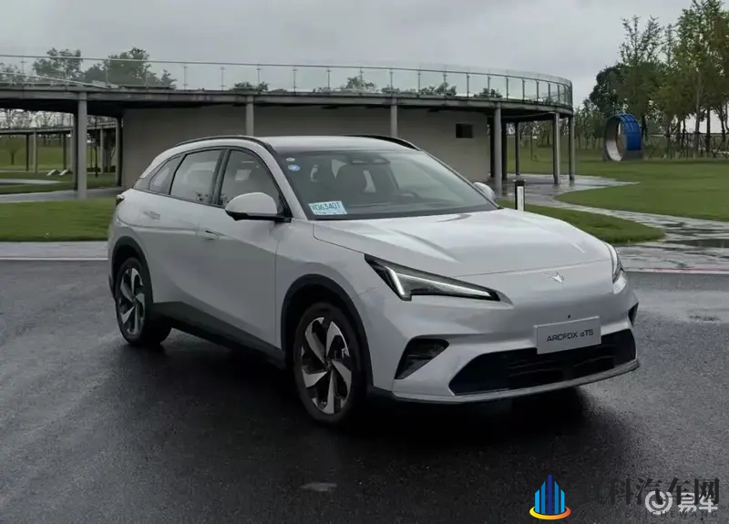 12万起，B级定位C级空间，800V+5C，同级最长续航-1