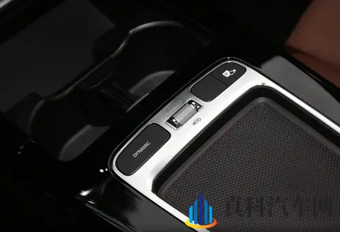 差价244万怎么选？奔驰A级136马力丐版没雷达，建议直上163马力-3