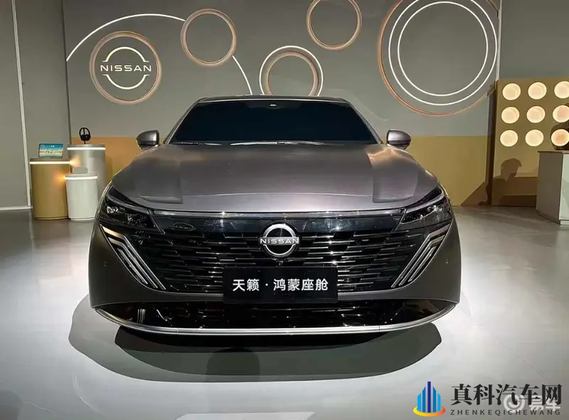 首搭华为鸿蒙座舱，日产新款天籁-1