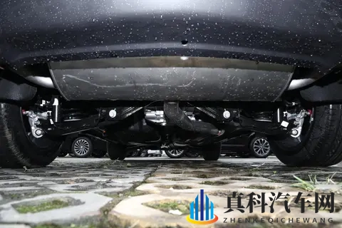 买美式豪华 SUV！2026 款凯迪拉克 XT5 哪个版本性价比高？-3