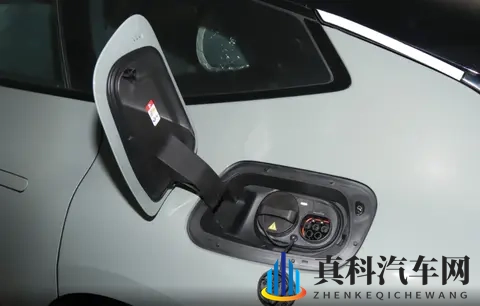 2359万买奥迪纯电车,外观运动续航扎实,奥迪E5值得选吗?-2