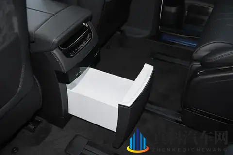 极氪009,集空间、安全、舒适于一身,宜商宜家豪华MPV值得一看-3