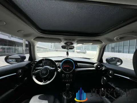 12万拿下MINI？2021款五门经典，小姐姐通勤优选-2