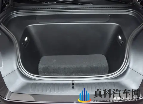 66度电跑402km，70度电却只能跑380km？三款顶流SUV堆料大对决！-2