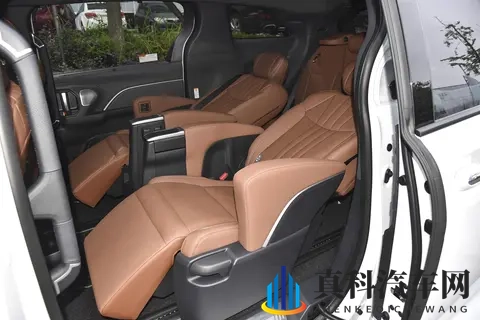 丰田赛那三款核心版本解析:家用MPV如何选更合适-1