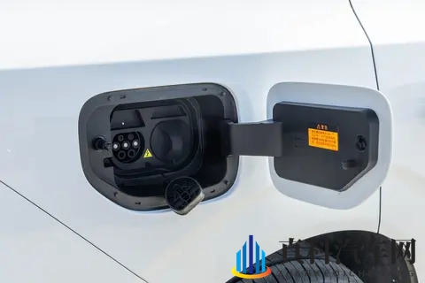 2026款东风奕派eπ008五座版:一款体现实用主义的家用车-3