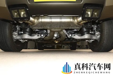 2026 款路虎卫士 OCTA 和 BLACK 版怎么选?16 万差价的背后-3