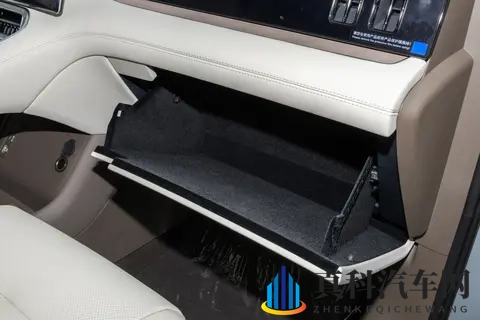 拒绝“凑合”！腾势N8L：带 N9 同款黑科技，家庭用户会买账？-1