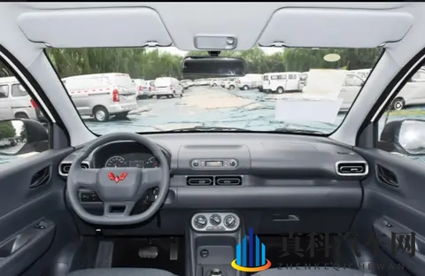 548万起!全新五菱宏光燃油版上市,7座+15L超实用-1