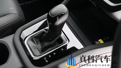 外观更加硬朗,内饰依旧硬朗,全新斯巴鲁森林人实车图曝光-1