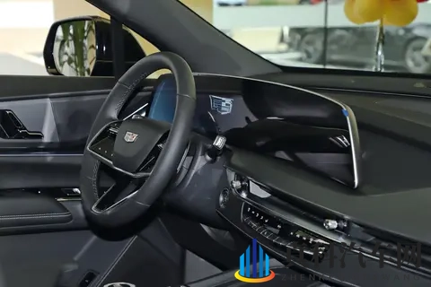 凯迪拉克XT5车机实测：33寸巨屏 + 8155芯片，比手机还好用？-1