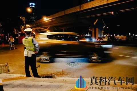 成人黄色软件下载:成人内容软件,谨慎下载使用-3