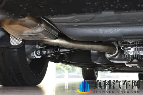 700 万级自主旗舰：红旗国礼 VS 劳斯莱斯谁更值-1